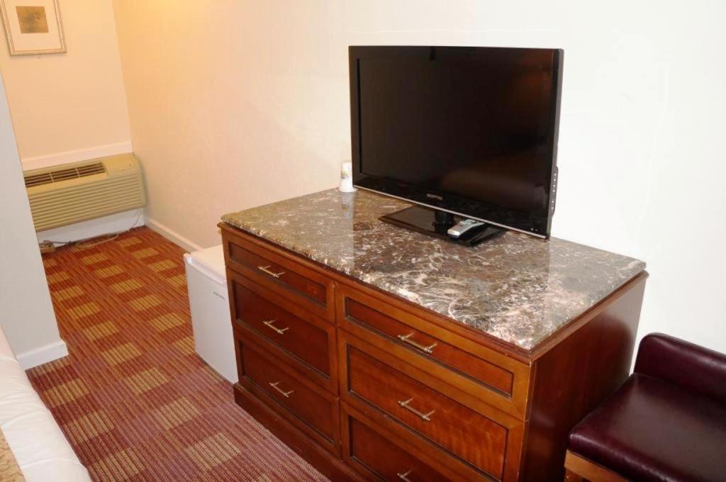 Waterford Inn Ngoại thất bức ảnh